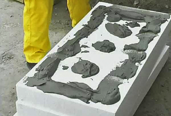 Установка теплоизоляции из вспененного полистирола на фото установка теплоизоляции из вспененного полистирола с помощью специального клея